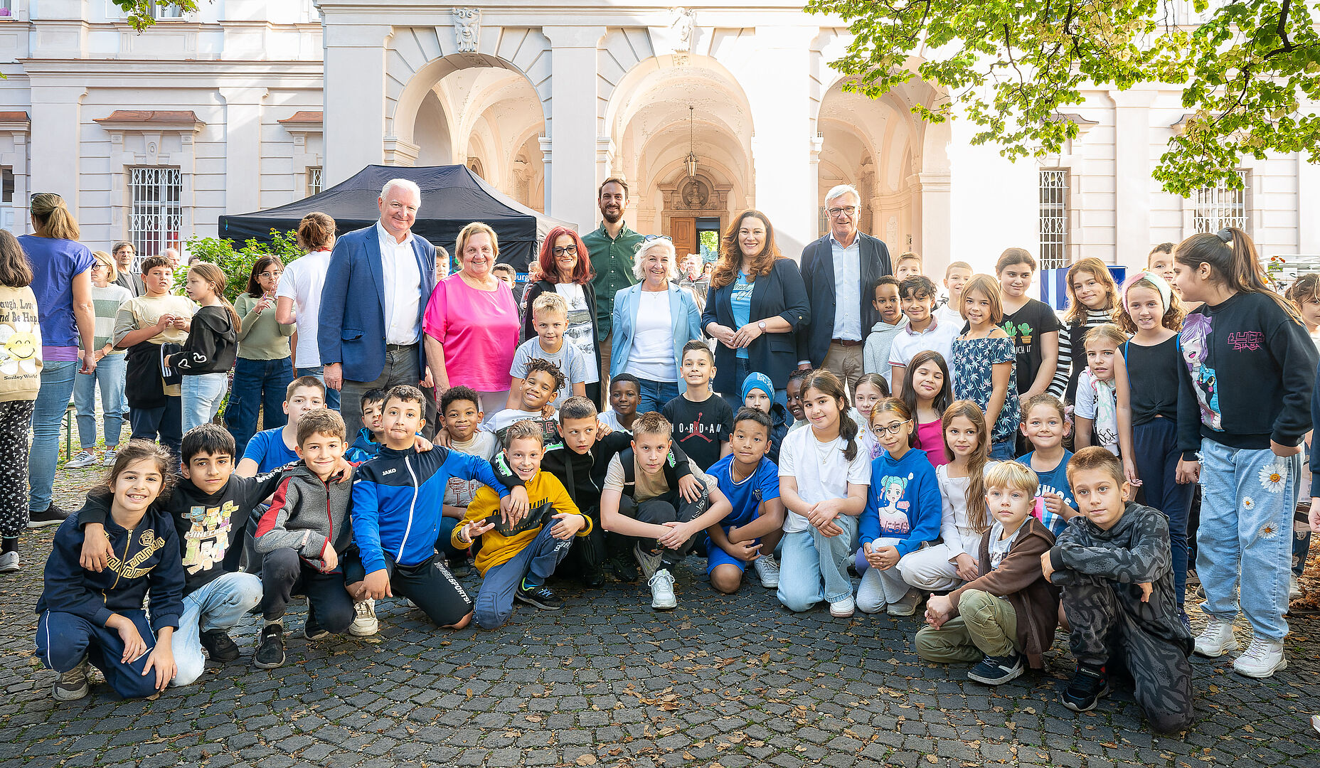 Kinder haben Rechte - das wurde heute im Schlosshof Mirabell gefeiert.