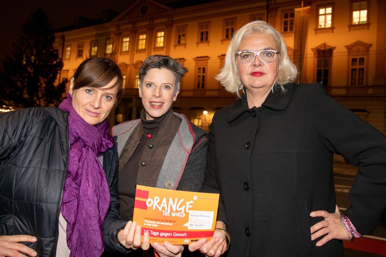 Geschlossen gegen Gewalt an Frauen: Stadträtin Martina Berthold, Frauenbeauftragte Alexandra Schmidt und Stadträtin Anja Hagenauer