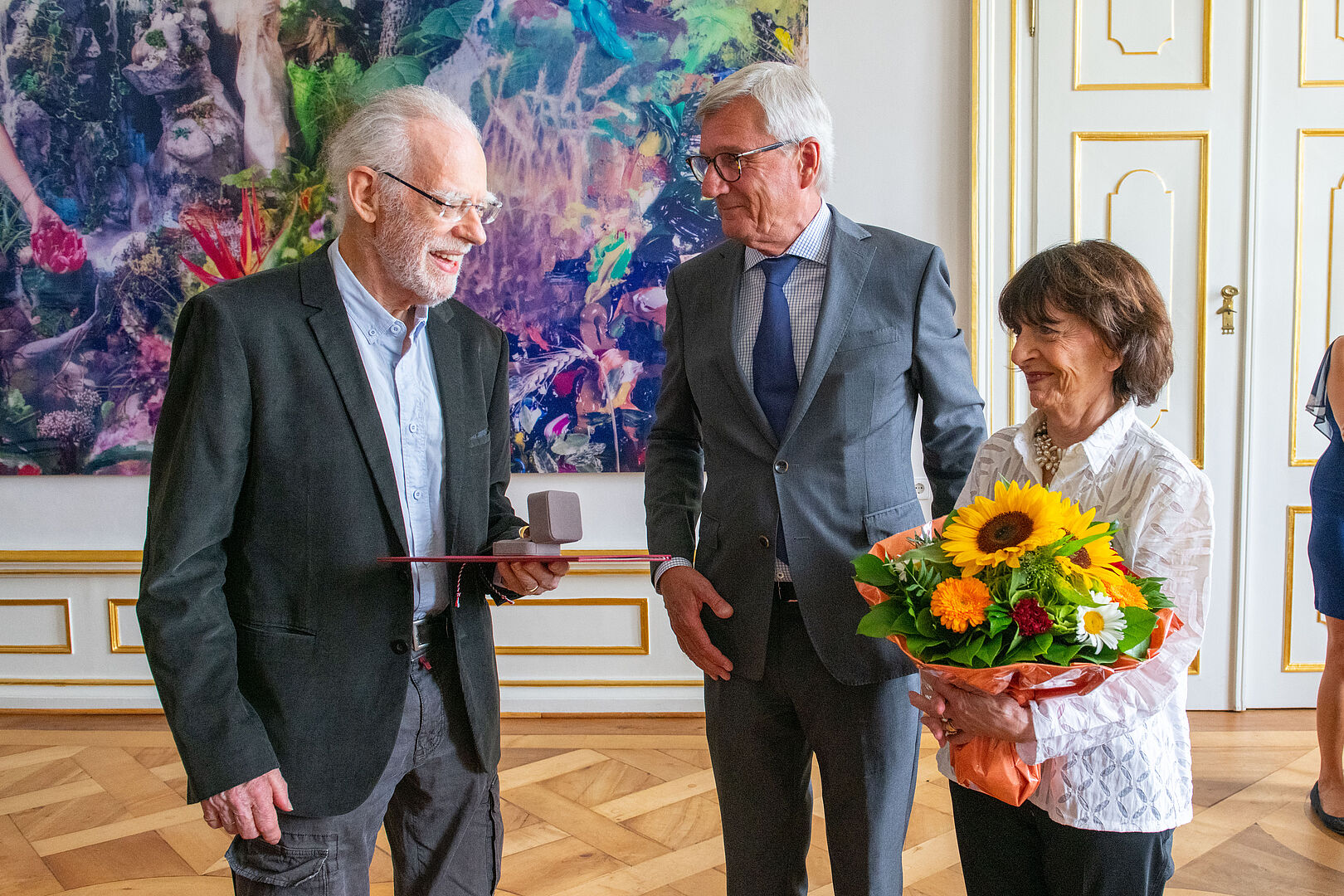 Mit dem Ring der Landehauptstadt Salzburg wurde Künstler Gottfried Salzmann heute geehrt...