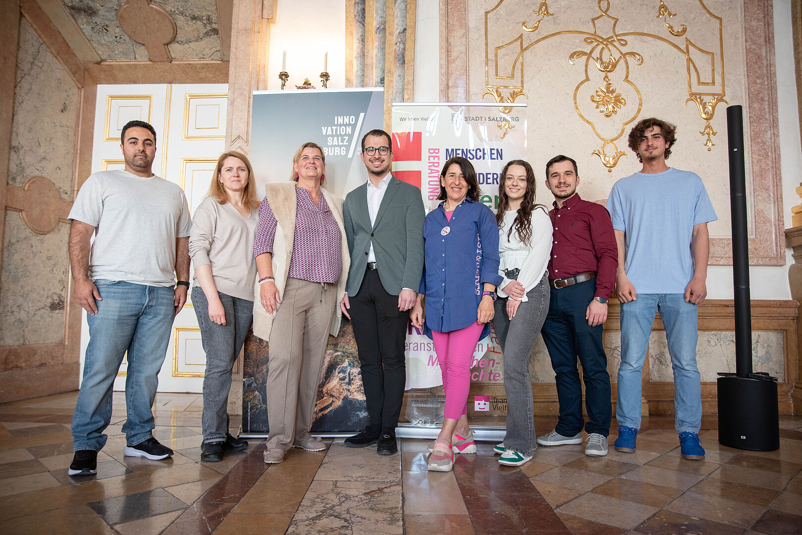 Das Team des "Zusammenkommens" und die Testimonials waren am Freitag im Marmorsaal, um zu berichten