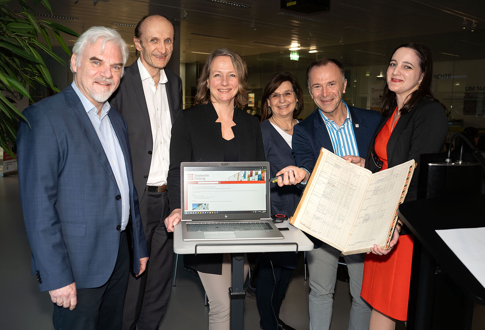 Derzeit sind bereits über 43.000 Datensätze digital abrufbar. Bis Jahresende sollen alle vorhandenen Altdaten in SARIS verfügbar sein.