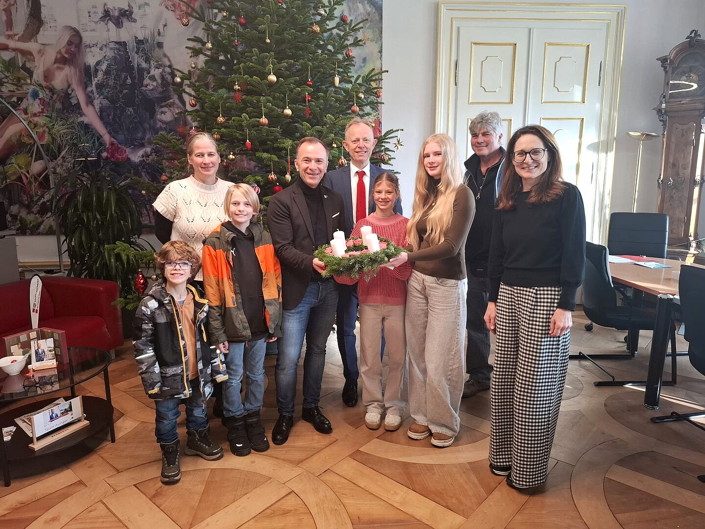 Traditionelle Adventkranzübergabe