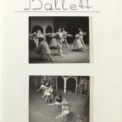 Albumblatt mit Szenenfotos einer Ballettaufführung