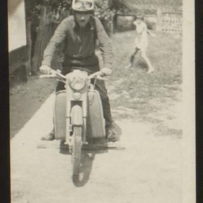 Mann auf einem Motorrad